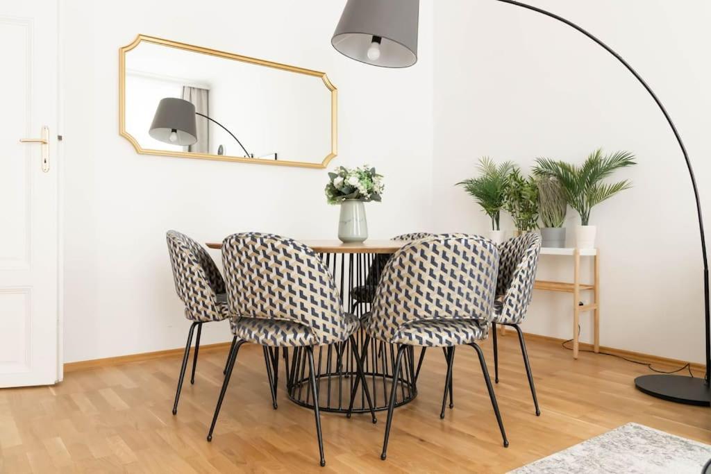 Franz 23 - Typical Viennese Apartment In The Heart Of Viena Exterior foto
