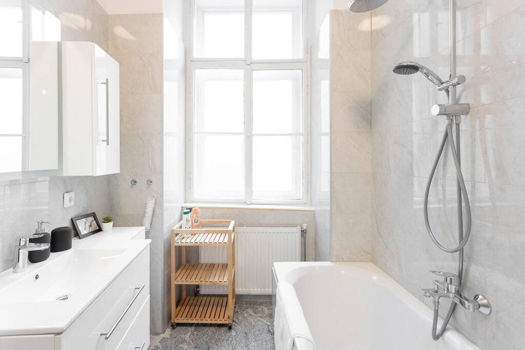 Franz 23 - Typical Viennese Apartment In The Heart Of Viena Exterior foto
